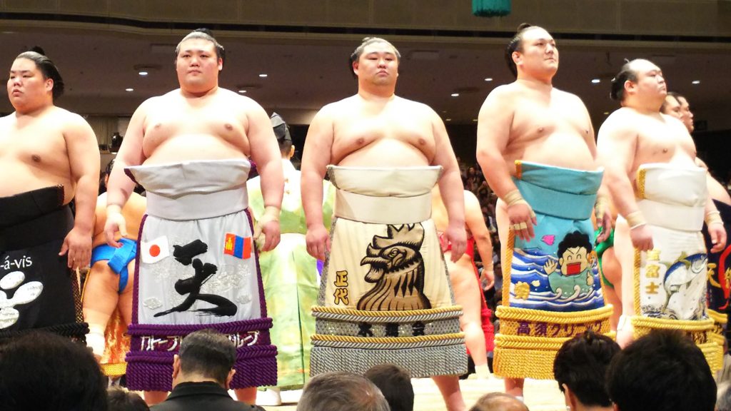 力士のまわしの色は何色でもいいの?まわしって洗濯するの?