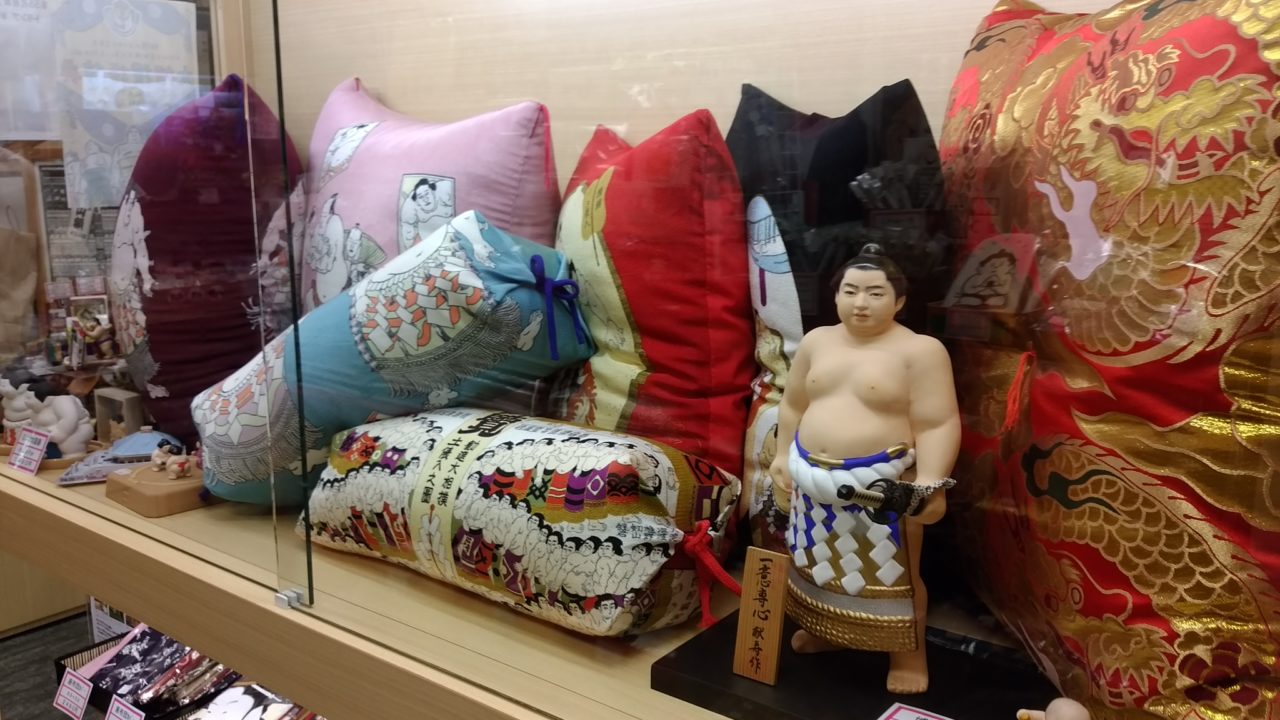 相撲グッズの両国のお店 両国髙はし 力士に会えるかもしれないお店をご紹介
